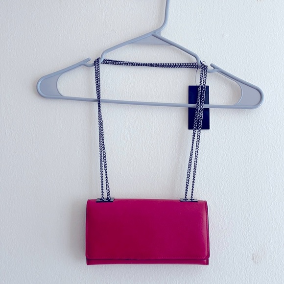 Wallet Purse with Crossbody Chain - Picture 2 of 4